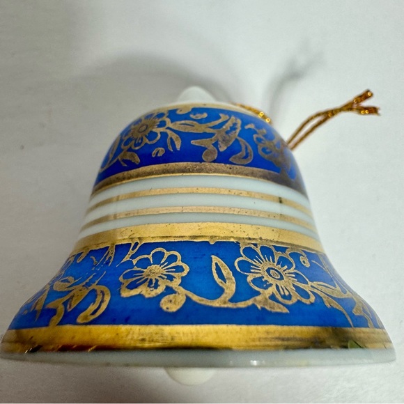 Vintage ceramic small bell ornament. Approx 1.25”H x 1.75” diameter - Picture 2 of 8